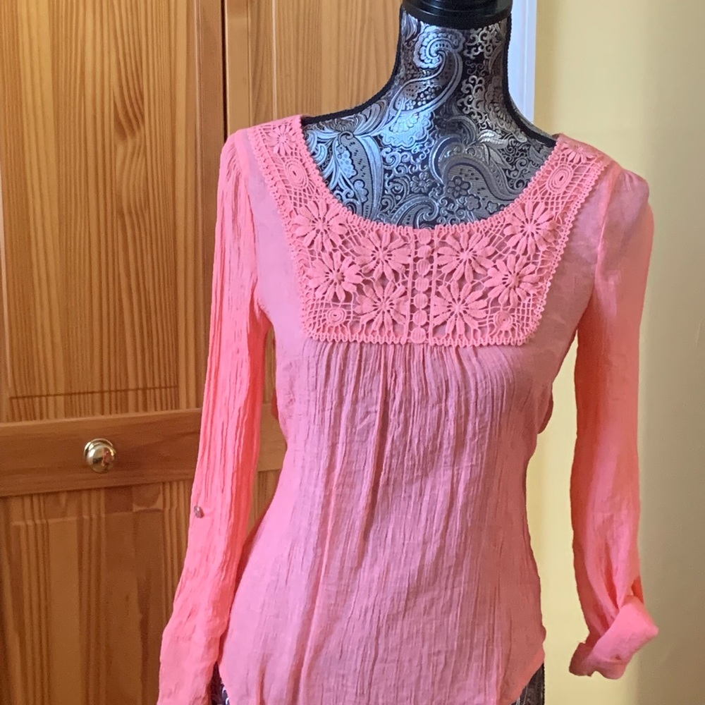 Roll sleeve top